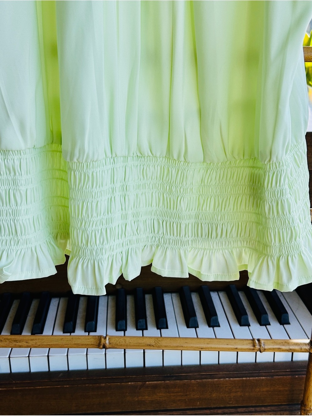 Express Women’s Pale Lime green Sleeveless Smocked-Hem top size XL - Picture 4 of 8